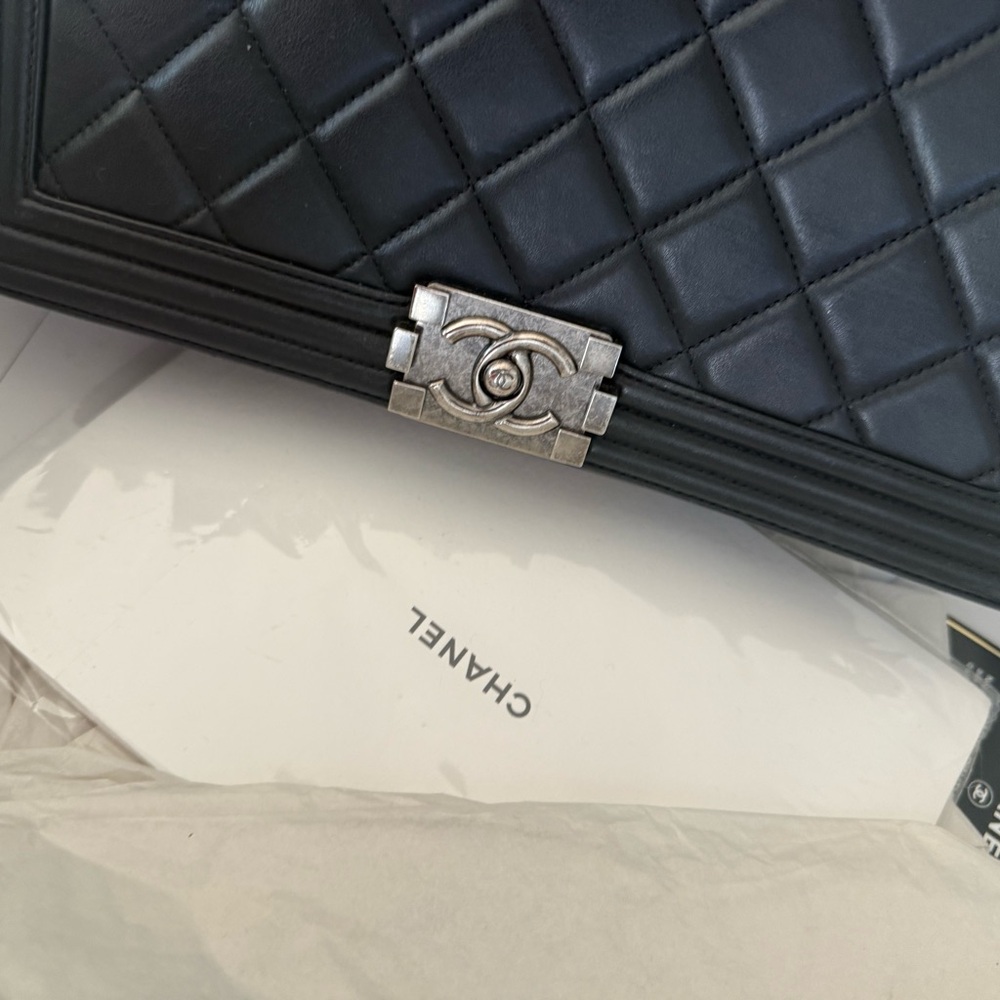 Chanel Black Quilted Crossbody Bag XL - Picture 5 of 16